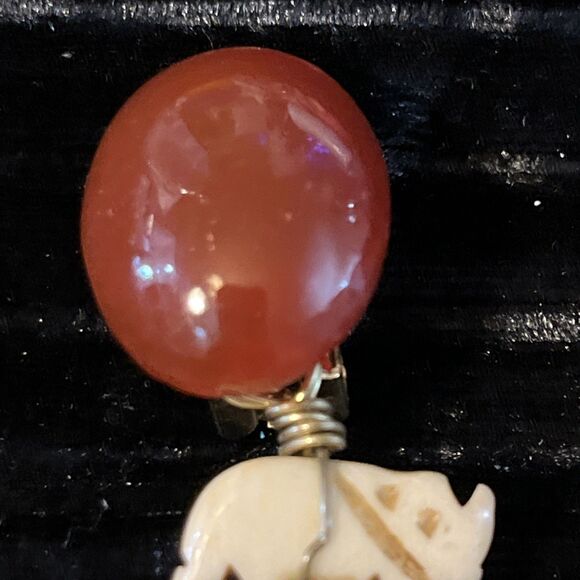 Vintage Carnelian Agate & Carved Bovine Bone Rhinoceros Clip On Earrings - Picture 2 of 7